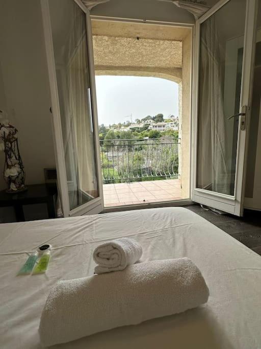 Villa Constance 3 Antibes - Spacieux Logement En Dernier Etage Exterior photo